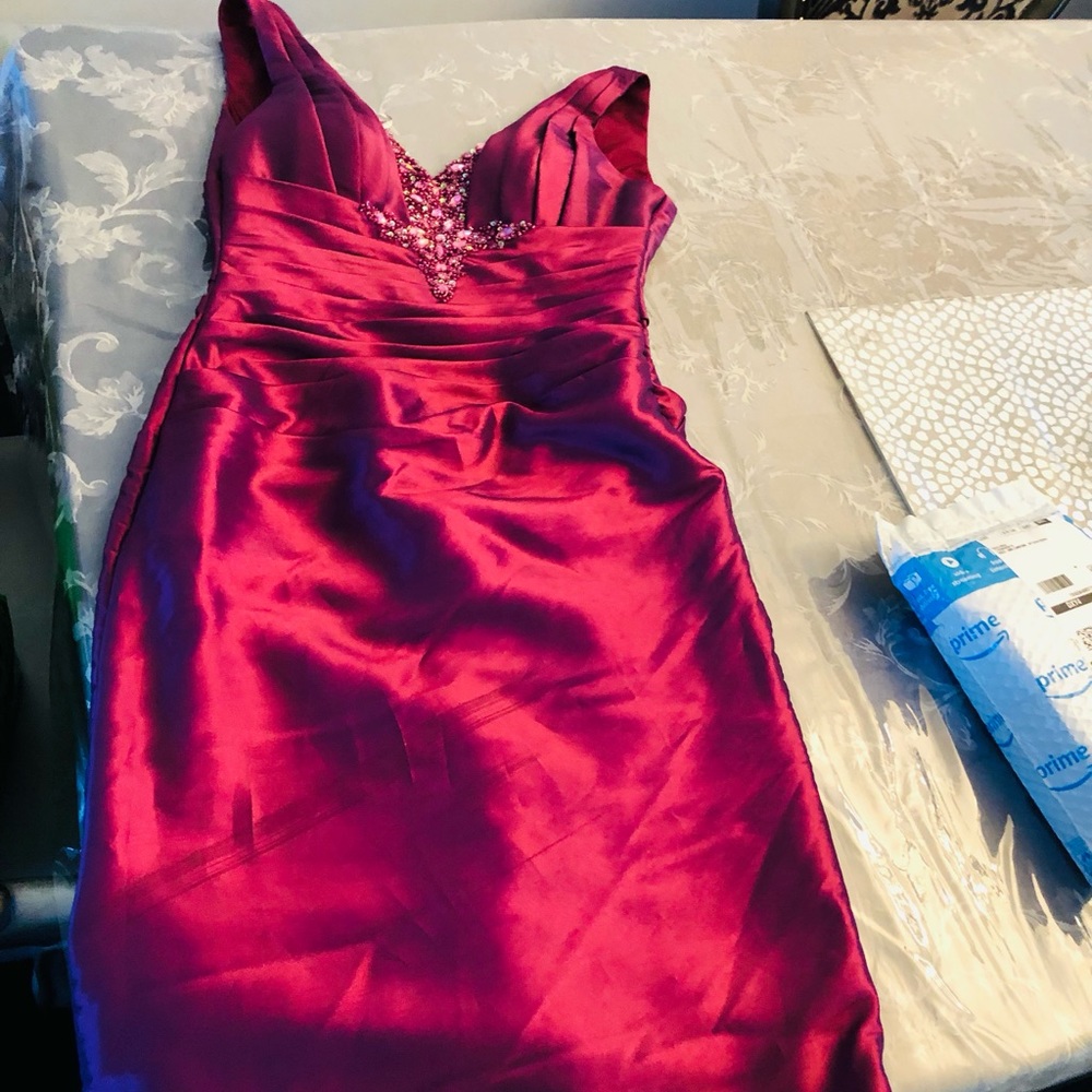 A beautiful cocktail dress size 8 runs small